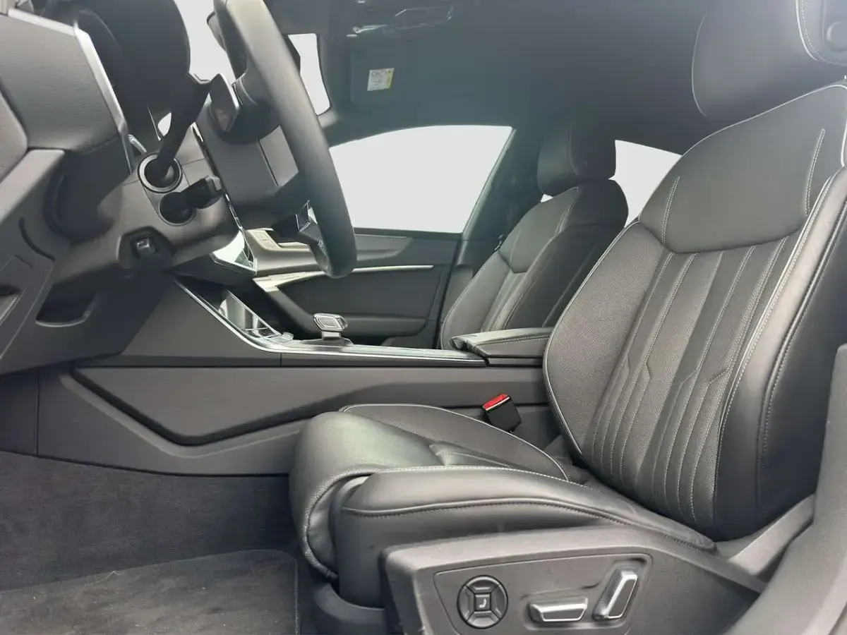 Gebraucht Audi A7 Sport 265 PS (194 kW) 2025 Mythosschwarz metallic Limousine