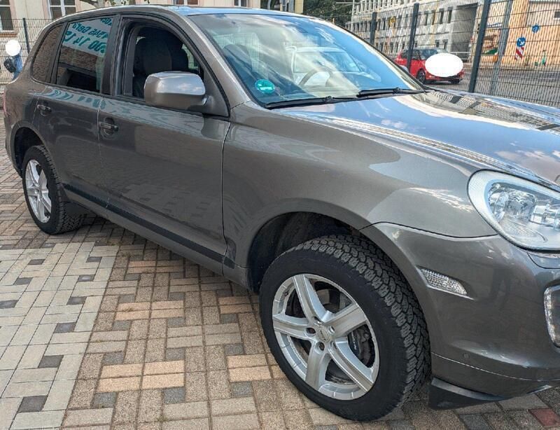 Grau Gebraucht 2009 Porsche Cayenne SUV | 12.900 € (Guter Preis) - Bild 1/4