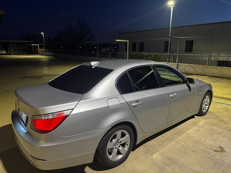 Gebraucht BMW 525 218 PS (160 kW) 2007 Silber Limousine