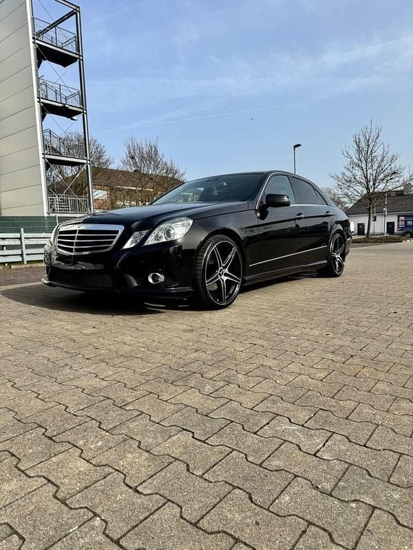 Gebraucht Mercedes E350 Avantgarde 272 PS (200 kW) 2009 Schwarz Limousine