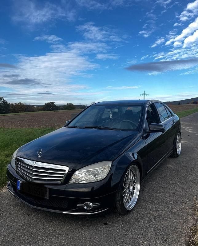 Schwarz Gebraucht 2009 Mercedes C180 Limousine | 6.800 € - Bild 1/4