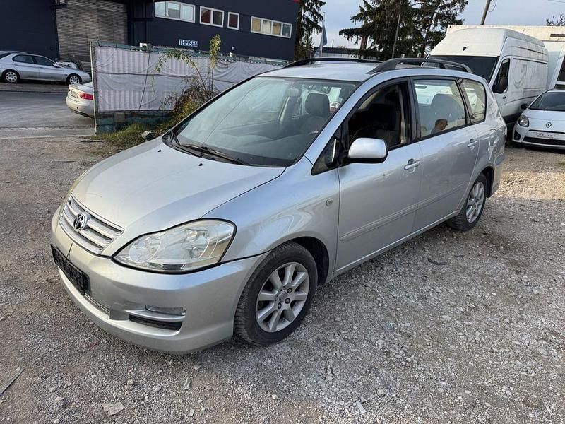 Silber Gebraucht 2004 Toyota Avensis Verso Sol Van / Kleinbus | 4.350 € - Bild 1/4