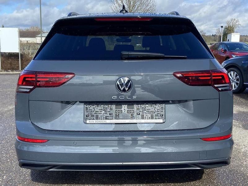 Gebraucht VW Golf VIII Active 150 PS (110 kW) 2023 Delfingrau metallic Kombi