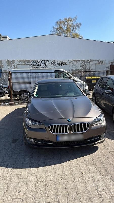 Gebraucht BMW 520 218 PS (160 kW) 2012 Gold Limousine