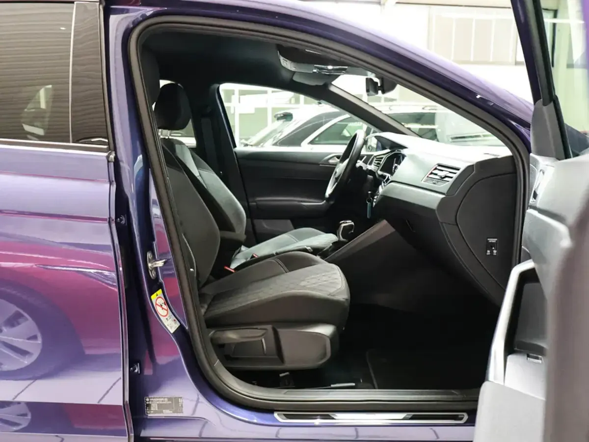 Gebraucht VW Polo R-line 110 PS (80 kW) 2022 Violett / vibrant violet (metallic) Kleinwagen