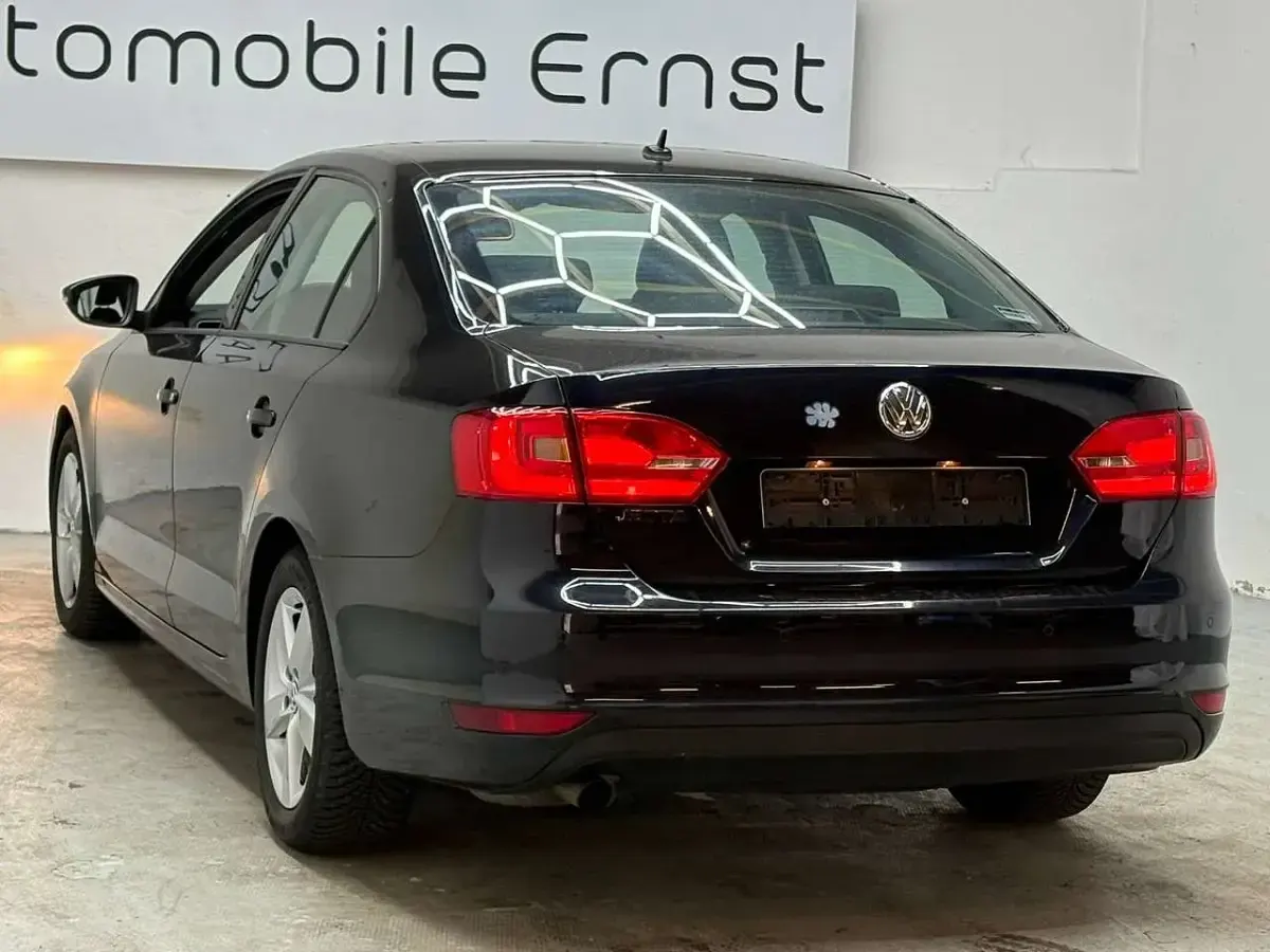 Gebraucht VW Jetta Comfortline 105 PS (77 kW) 2011 Deep black perleffekt Limousine