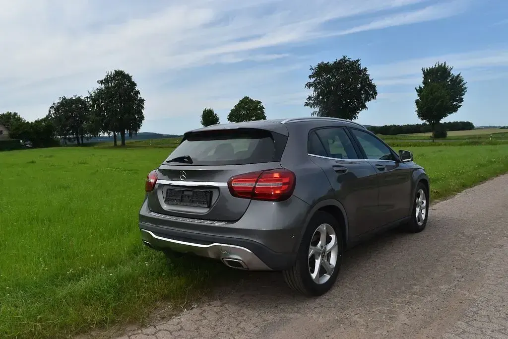 Gebraucht Mercedes GLA200 156 PS (114 kW) 2017 Grau SUV