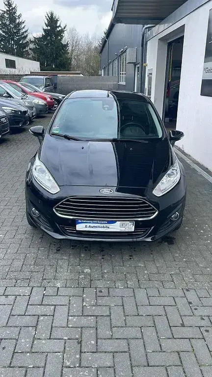 Gebraucht Ford Fiesta Titanium 125 PS (91 kW) 2016 Schwarz Kleinwagen