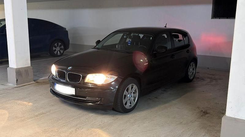 Gebraucht BMW 116 122 PS (89 kW) 2009 Schwarz Kleinwagen