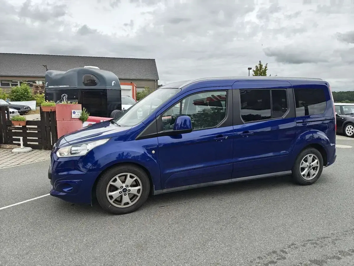 Gebraucht Ford Tourneo Connect Titanium 120 PS (88 kW) 2018 Indicblau metallic Van / Kleinbus