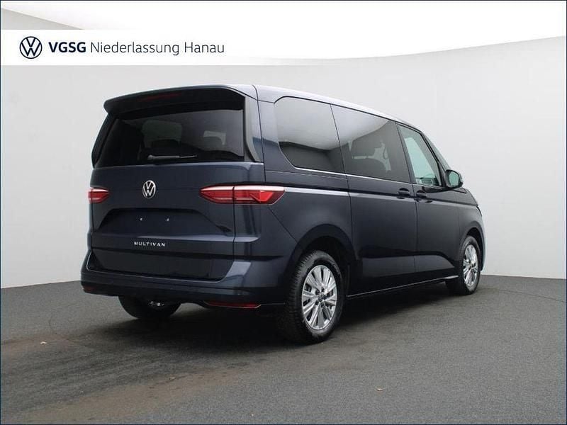 Gebraucht VW Multivan Life 150 PS (110 kW) 2025 Blau Van