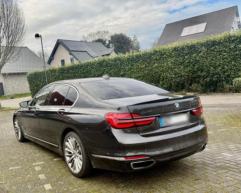 Gebraucht BMW 740 320 PS (235 kW) 2016 Andere farben Limousine