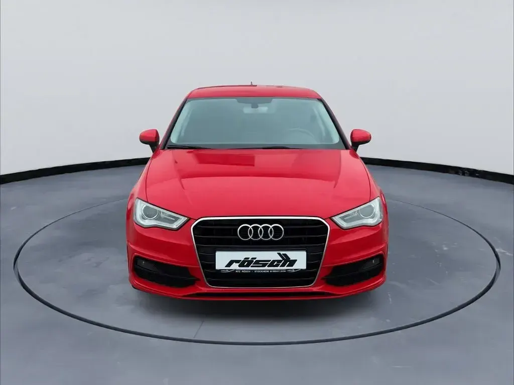 Gebraucht Audi A3 Attraction 110 PS (80 kW) 2016 Rot Limousine