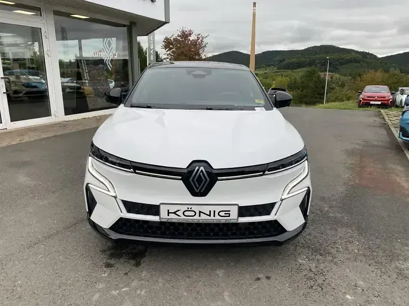 Używany Renault Megane E-Tech Iconic 160 kW (218 KM) 2022 Biały Sedan/Limuzyna
