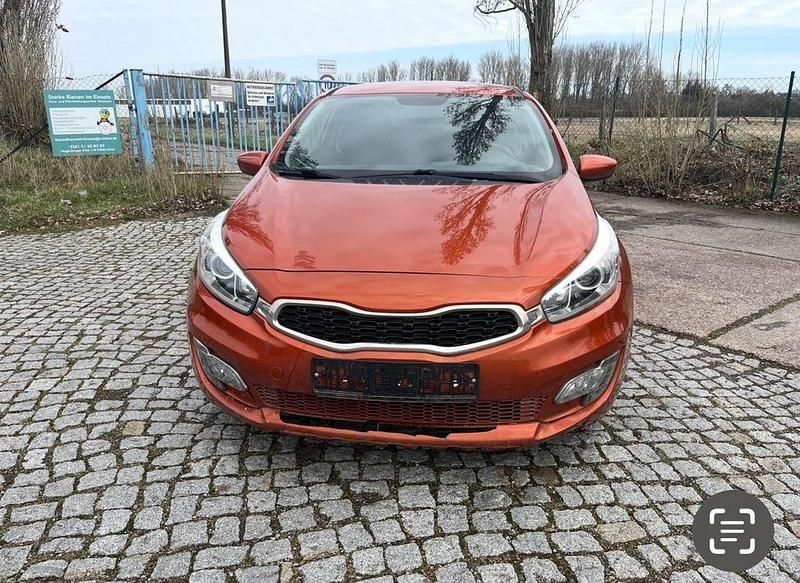 Gebraucht Kia ProCeed Edition 7 135 PS (99 kW) 2013 Orange Kleinwagen