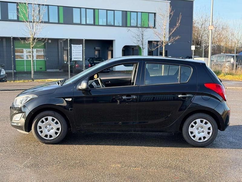 Gebraucht Hyundai i20 Classic 86 PS (63 kW) 2014 Schwarz Limousine
