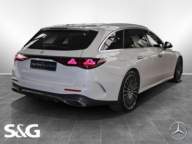 Gebraucht Mercedes E300 AMG 204 PS (150 kW) 2024 Manufaktur lack manufaktur opali Kombi