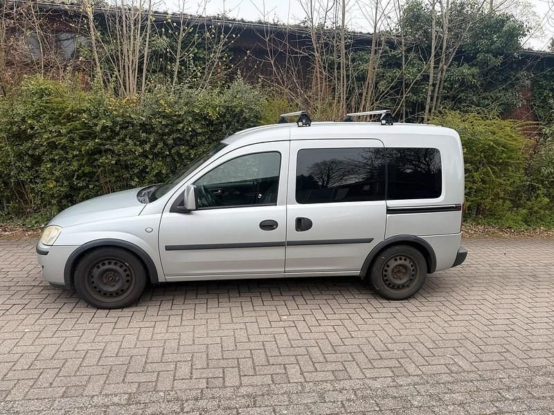 Gebraucht Opel Combo 100 PS (73 kW) 2008 Silber Van / Kleinbus