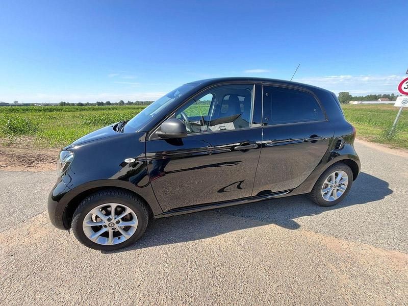 Gebraucht Smart ForFour Electric Drive 60 kW (82 PS) 2019 Schwarz Kleinwagen