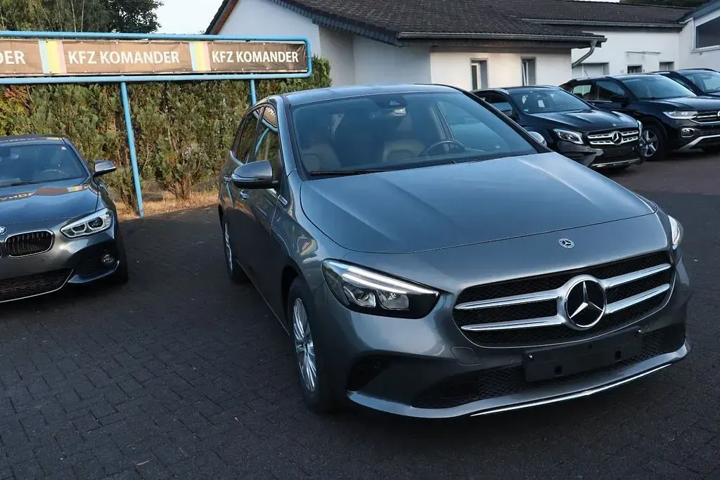 Gebraucht Mercedes B180 136 PS (100 kW) 2019 Grau Kleinwagen