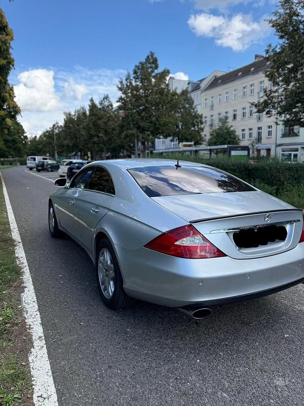 Silber Gebraucht 2005 Mercedes CLS500 Limousine | 4.800 € - Bild 1/4