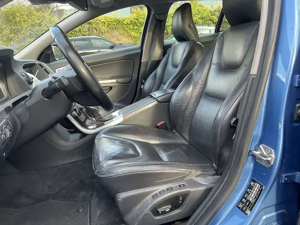 Gebraucht Volvo V60 Summum 215 PS (158 kW) 2013 Blau Kombi