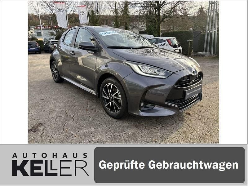 Gebraucht Toyota Yaris Hybrid Team 116 PS (85 kW) 2023 Grau Limousine