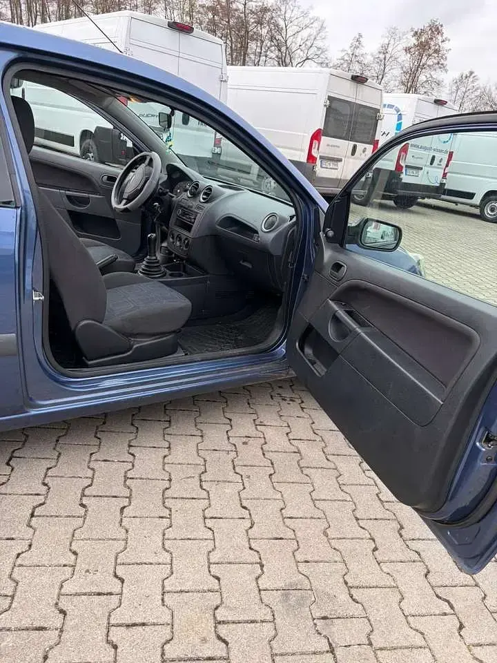 Gebraucht Ford Fiesta Ambiente 60 PS (44 kW) 2005 Blau Kleinwagen