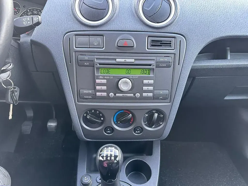 Gebraucht Ford Fusion 80 PS (58 kW) 2010 Silber Kleinwagen