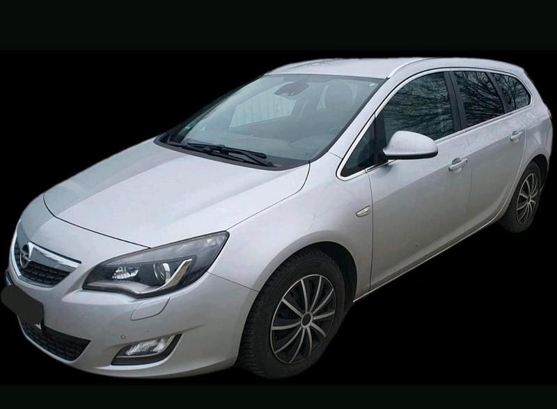 Gebraucht Opel Astra 110 PS (80 kW) 2011 Silber Kombi