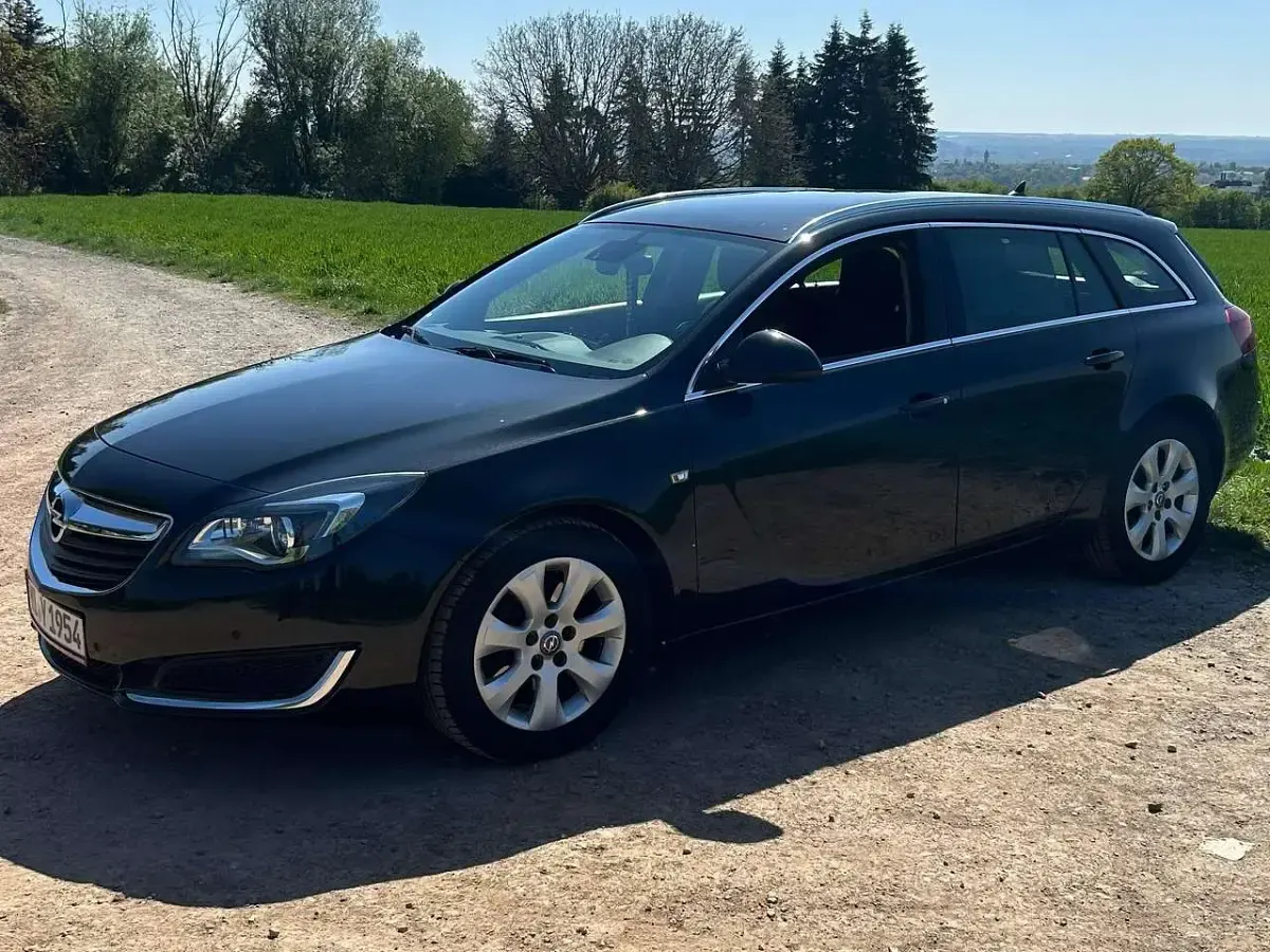 Gebraucht Opel Insignia 140 PS (102 kW) 2015 Schwarz Kombi