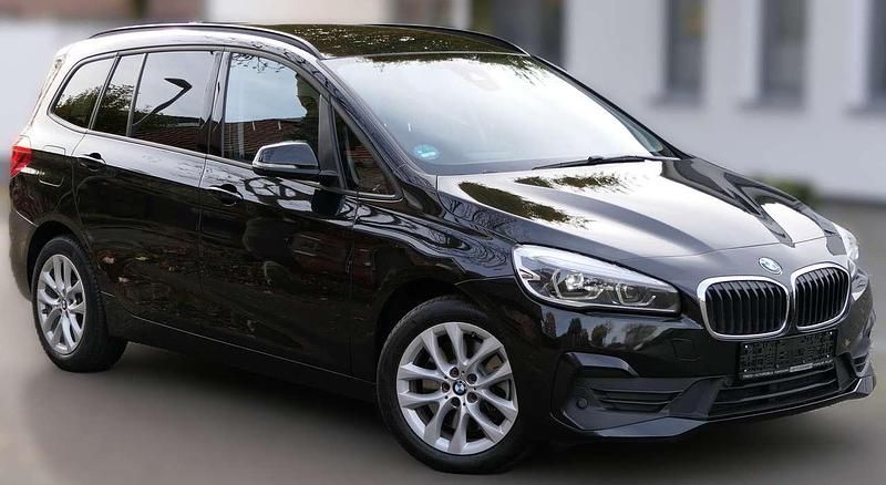 Saphirschwarz Gebraucht 2022 BMW 218 Sport Line Kombi | 17.490 € (Guter Preis) - Bild 1/4