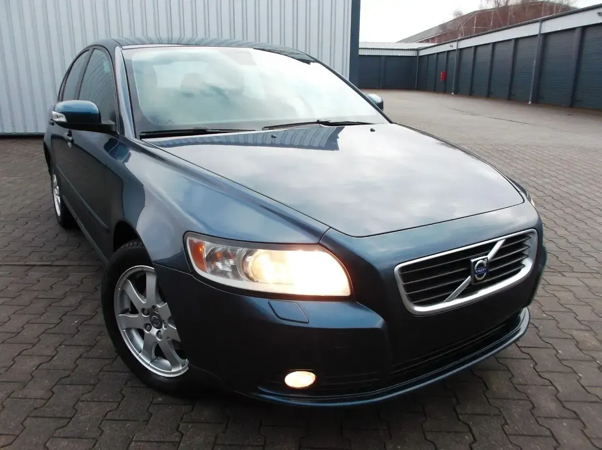Second-hand Volvo S40 109 CP (80 kW) 2010 Albastru Berlinǎ