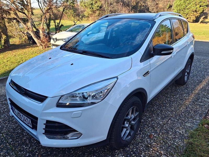 Gebraucht Ford Kuga Titanium 150 PS (110 kW) 2013 Weiß SUV