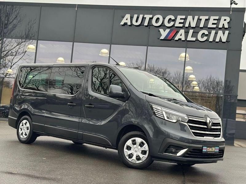 Gebraucht Renault Trafic Life 145 PS (106 kW) 2022 Grau Van / Kleinbus