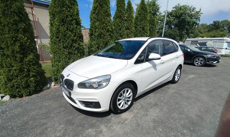 Weiß Gebraucht 2015 BMW 216 Active Tourer Van / Kleinbus | 8.900 € (Etwas zu teuer) - Bild 1/4