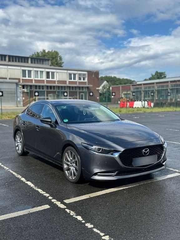Grau Gebraucht 2019 Mazda 3 Limousine | 21.200 € (Teuer) - Bild 1/4