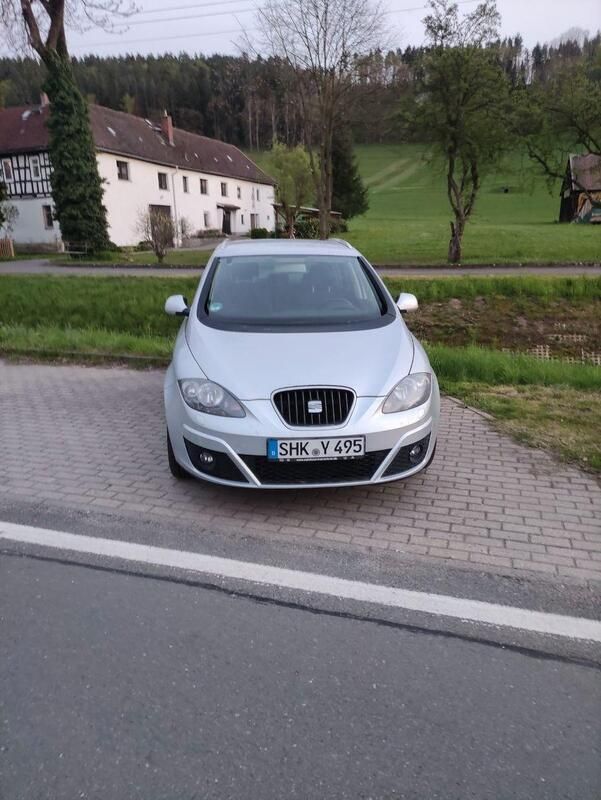 Silber Gebraucht 2011 Seat Altea Style Van / Kleinbus | 4.000 € (Fairer Preis) - Bild 1/3