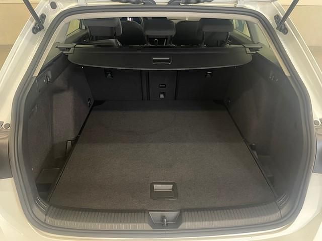 Gebraucht VW Golf VIII Life 116 PS (85 kW) 2023 Pure white Kombi