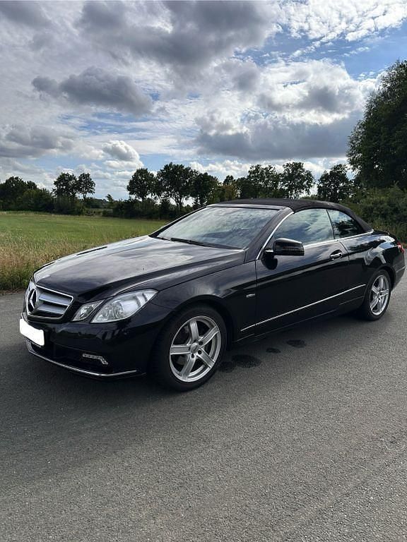 Schwarz Gebraucht 2010 Mercedes 200 Cabrio | 12.800 € - Bild 1/4