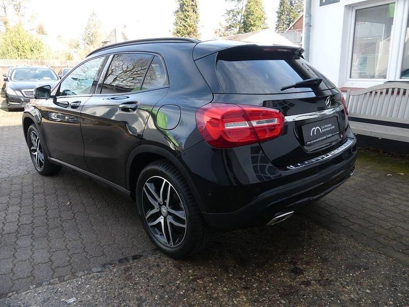 Gebraucht Mercedes GLA200 156 PS (114 kW) 2015 Schwarz SUV