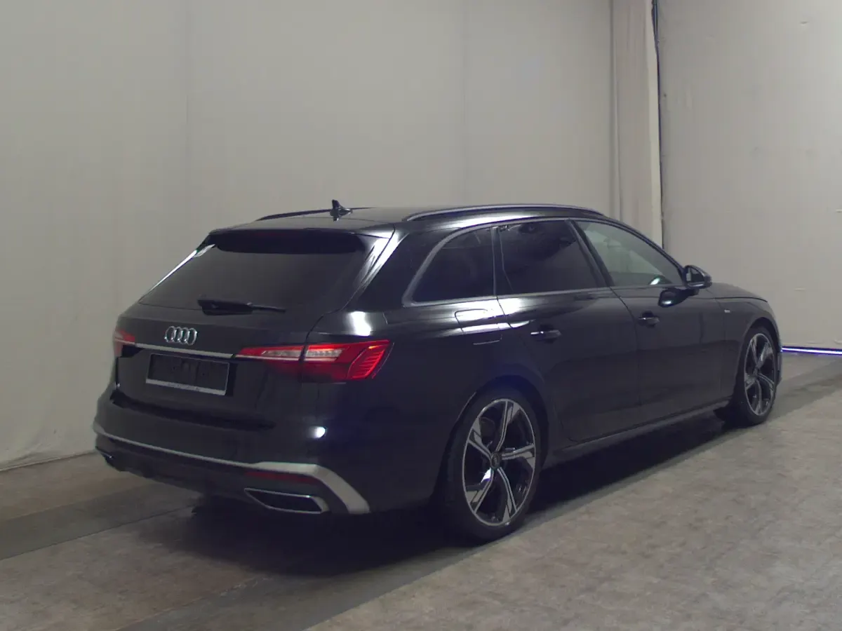 Gebraucht Audi A4 S-Line 163 PS (119 kW) 2023 Schwarz Kombi