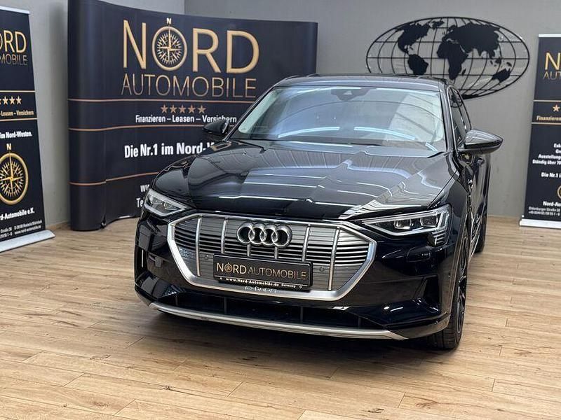 Brillantschwarz Gebraucht 2022 Audi e-tron Advanced SUV | 36.800 € (Guter Preis) - Bild 1/3