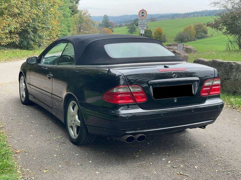Schwarz Gebraucht 2003 Mercedes CLK230 Elegance Cabrio | 2.250 € - Bild 1/4