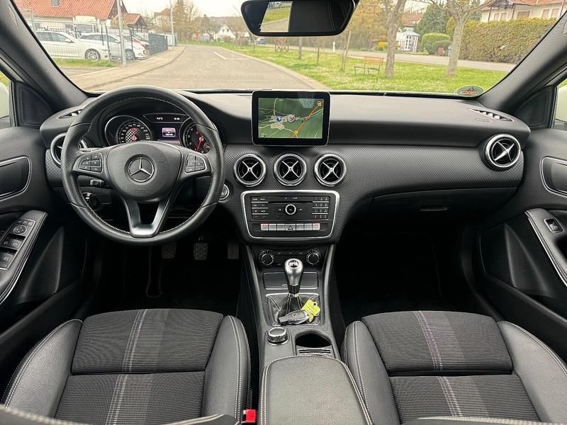 Gebraucht Mercedes A180 122 PS (89 kW) 2017 Weiß Kleinwagen