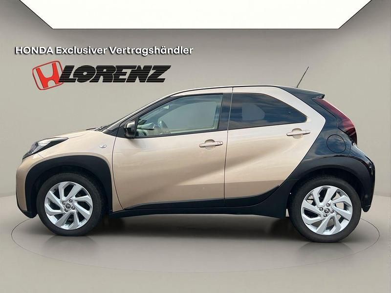Gebraucht Toyota Aygo X Pulse 72 PS (52 kW) 2022 Gold schwarz metallic SUV