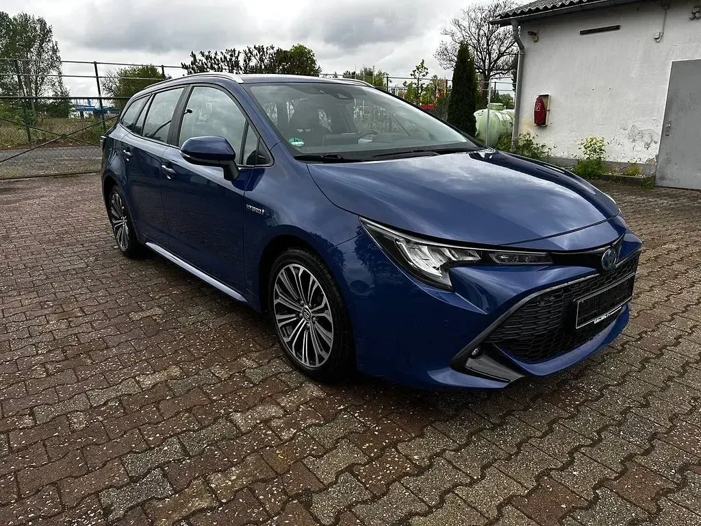 Używany Toyota Corolla 184 KM (135 kW) 2019 Niebieski Kombi