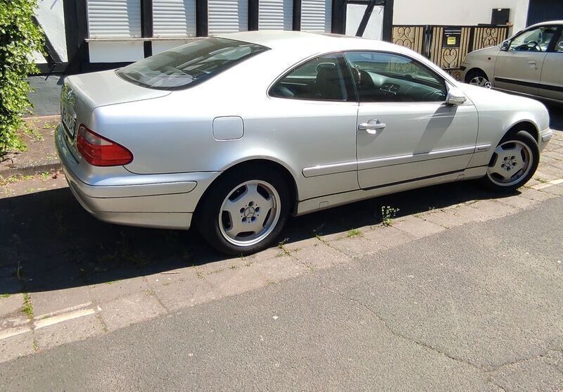 Silber Gebraucht 2002 Mercedes CLK320 Elegance Coupé | 3.200 € (Superpreis) - Bild 1/4
