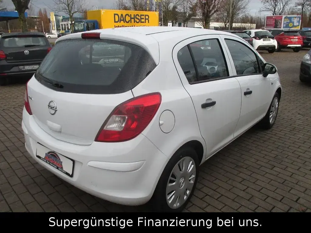 Używany Opel Corsa Selection 69 KM (50 kW) 2014 Biały Hatchback