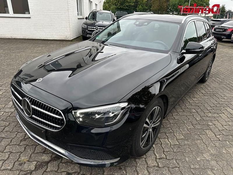 Schwarz Gebraucht 2021 Mercedes E220 Avantgarde Limousine | 24.950 € (Superpreis) - Bild 1/4